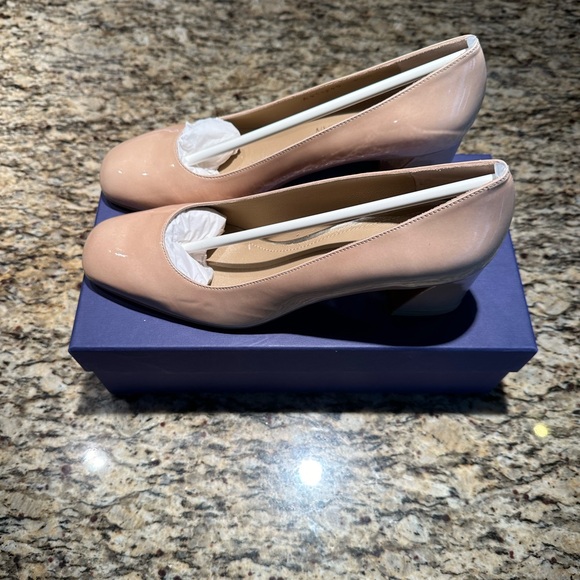 Stuart Weitzman Cream Heels - Picture 2 of 8